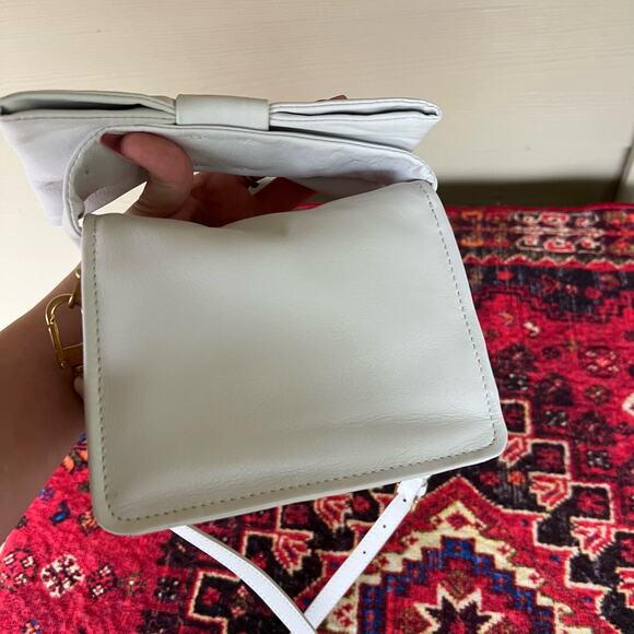 Ted Baker Niasina White Bow Top Handle Leather Crossbody Bag - Picture 10 of 14